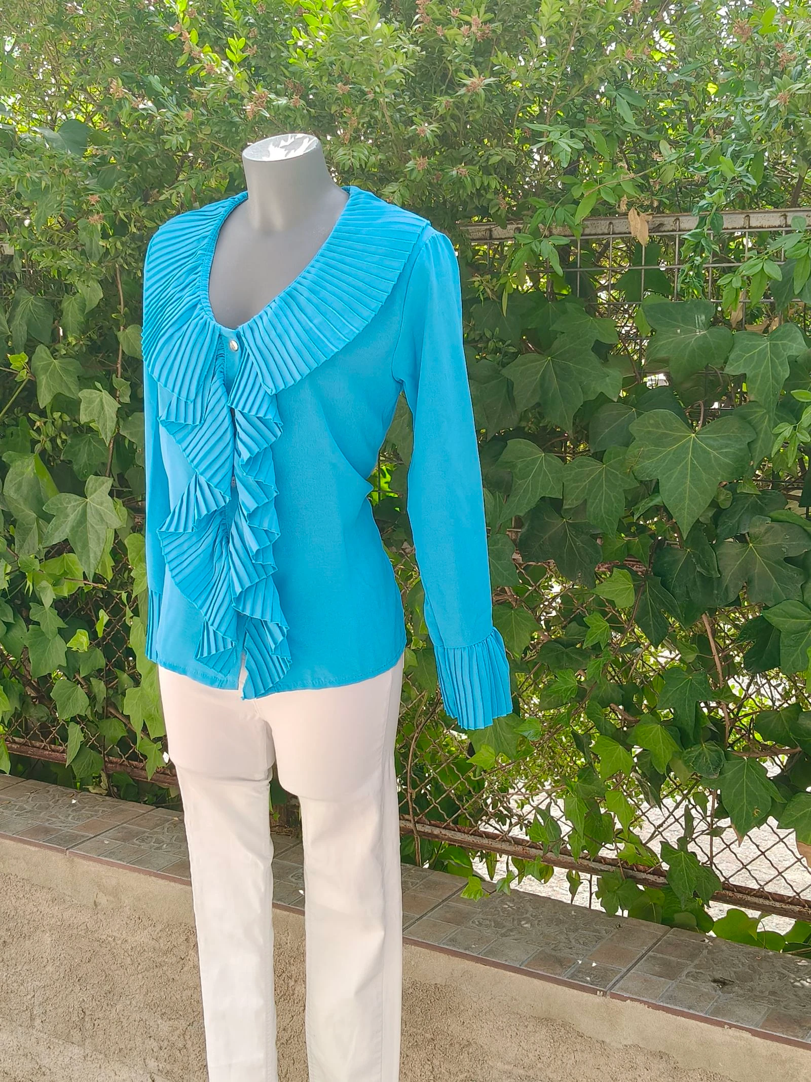 Blusa elegante azul turquesa com babados plissados – photo 3